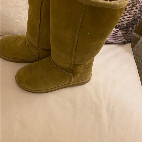 Uggs size 8 - Picture 3 of 6